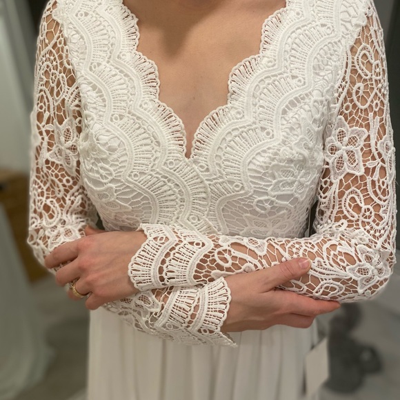 Lulus NWT wedding dress - Picture 3 of 13